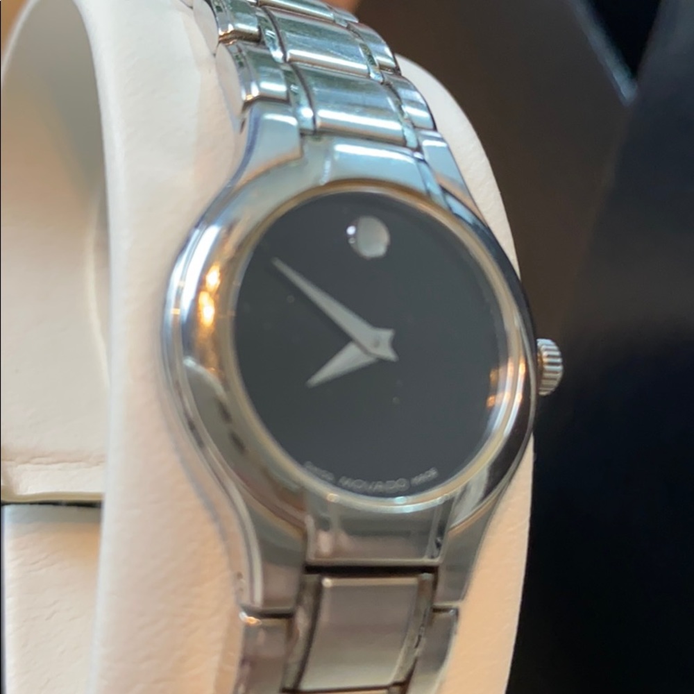 Women’s Movado watch in classic Silvertone & black face 100% Authentic - Picture 2 of 14